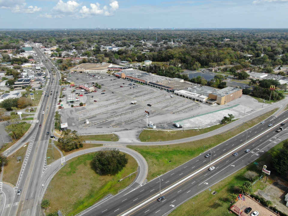 Town & Country Shopping Center in Arlington sold